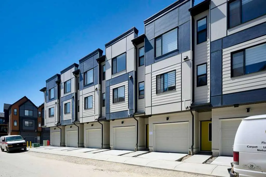 550 Seton Circle SE, #401