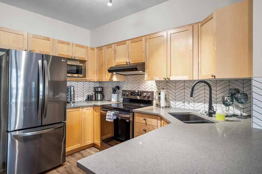 109 Montane Road, #201