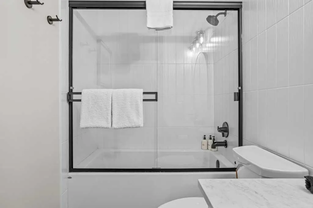 109 Montane Road, #201