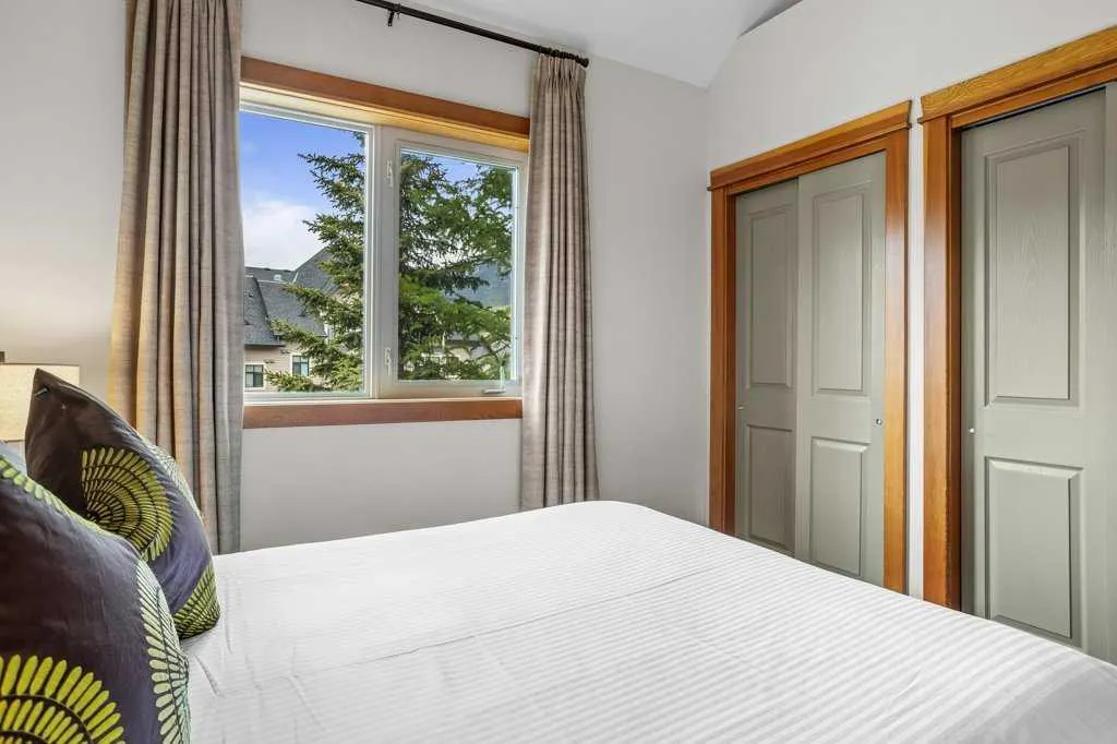 109 Montane Road, #201
