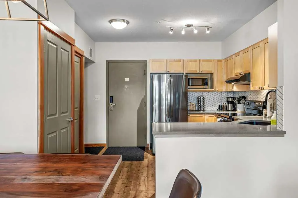 109 Montane Road, #201
