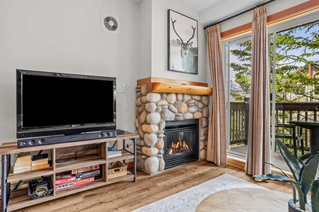 109 Montane Road, #201