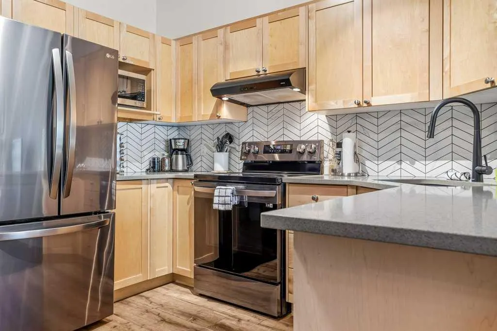 109 Montane Road, #201