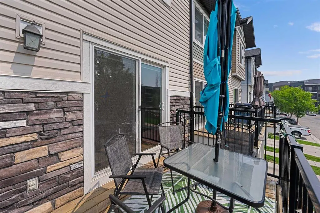 327 Taralake Way NE
