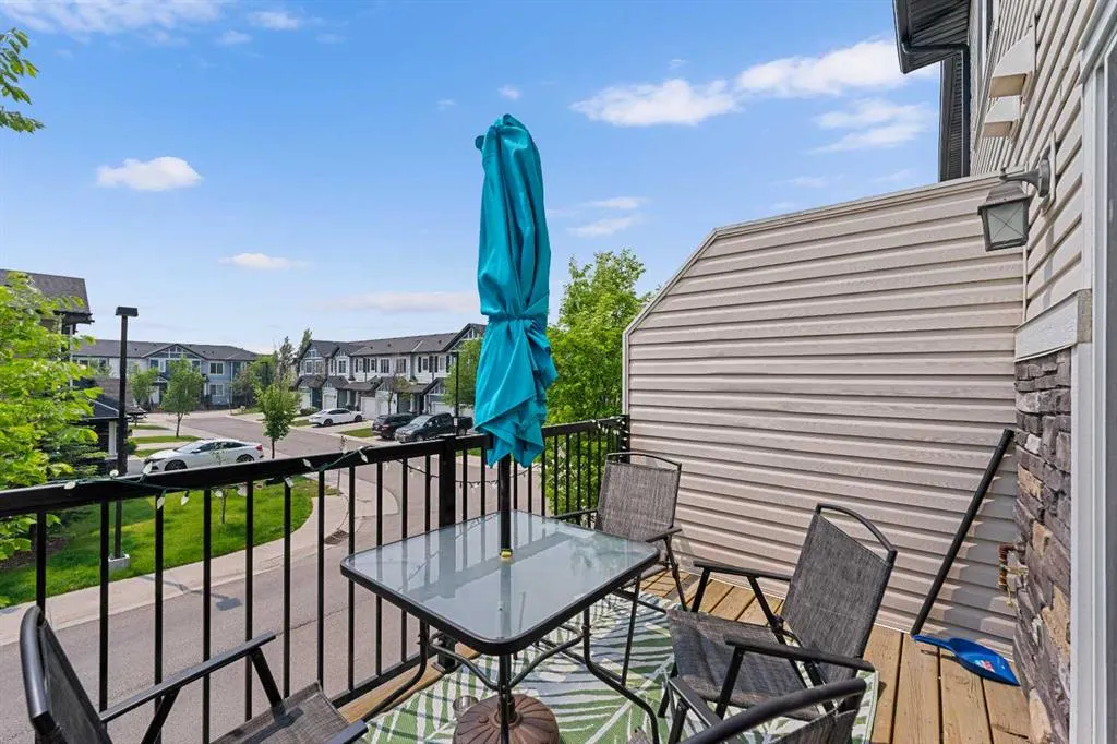 327 Taralake Way NE