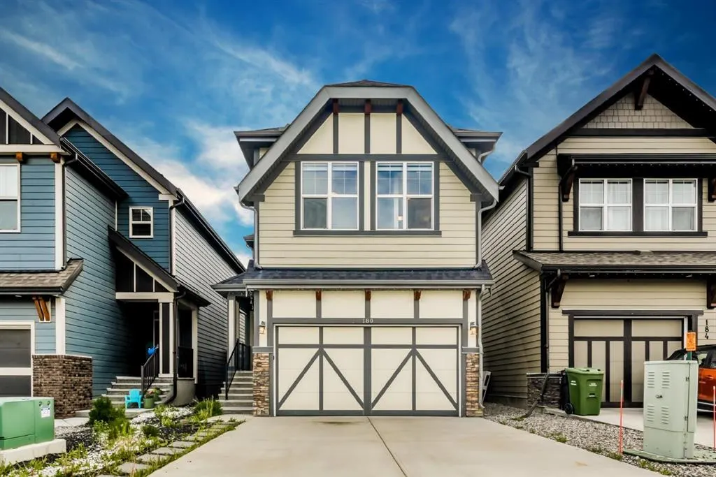 180 Masters Crescent SE