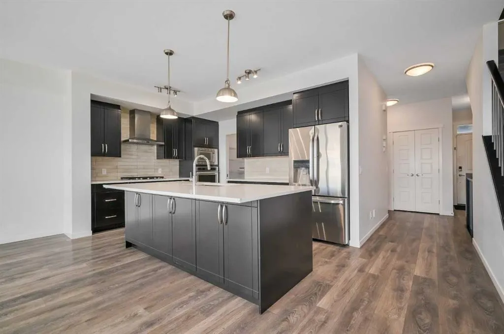 180 Masters Crescent SE