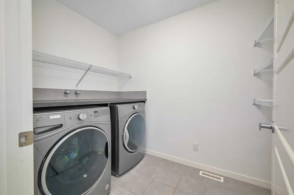180 Masters Crescent SE