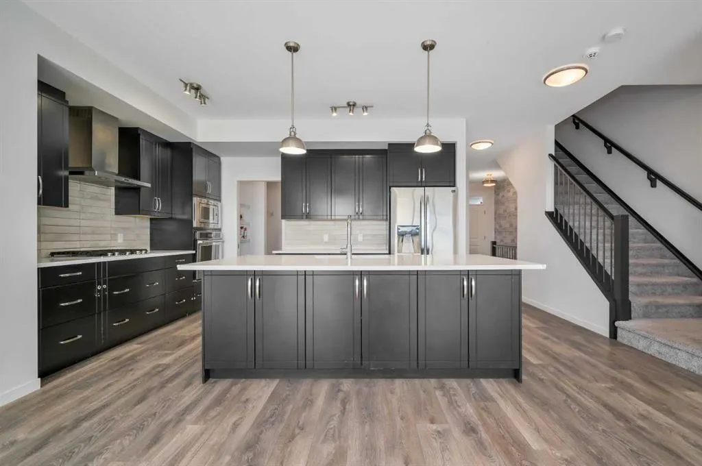 180 Masters Crescent SE