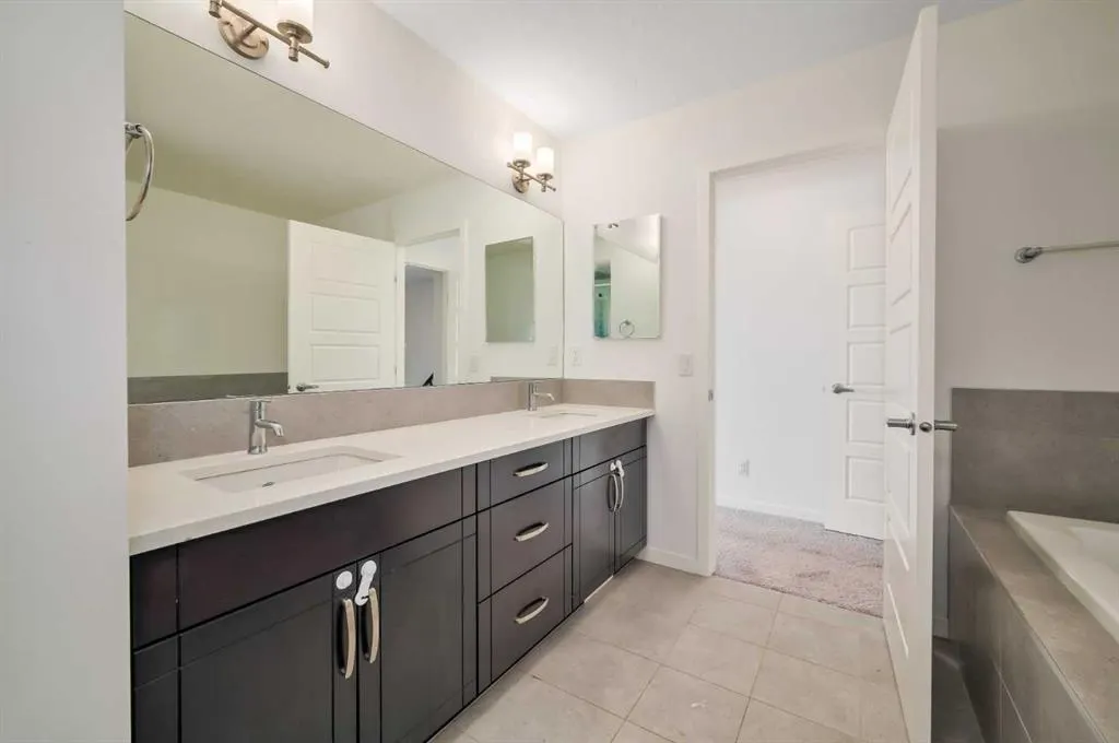 180 Masters Crescent SE