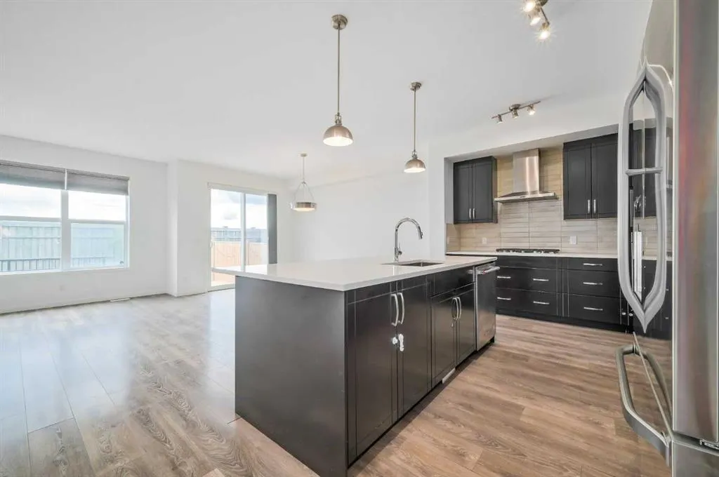 180 Masters Crescent SE