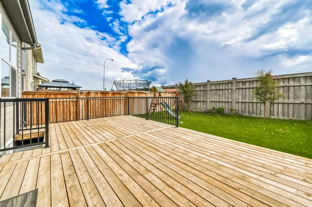 180 Masters Crescent SE
