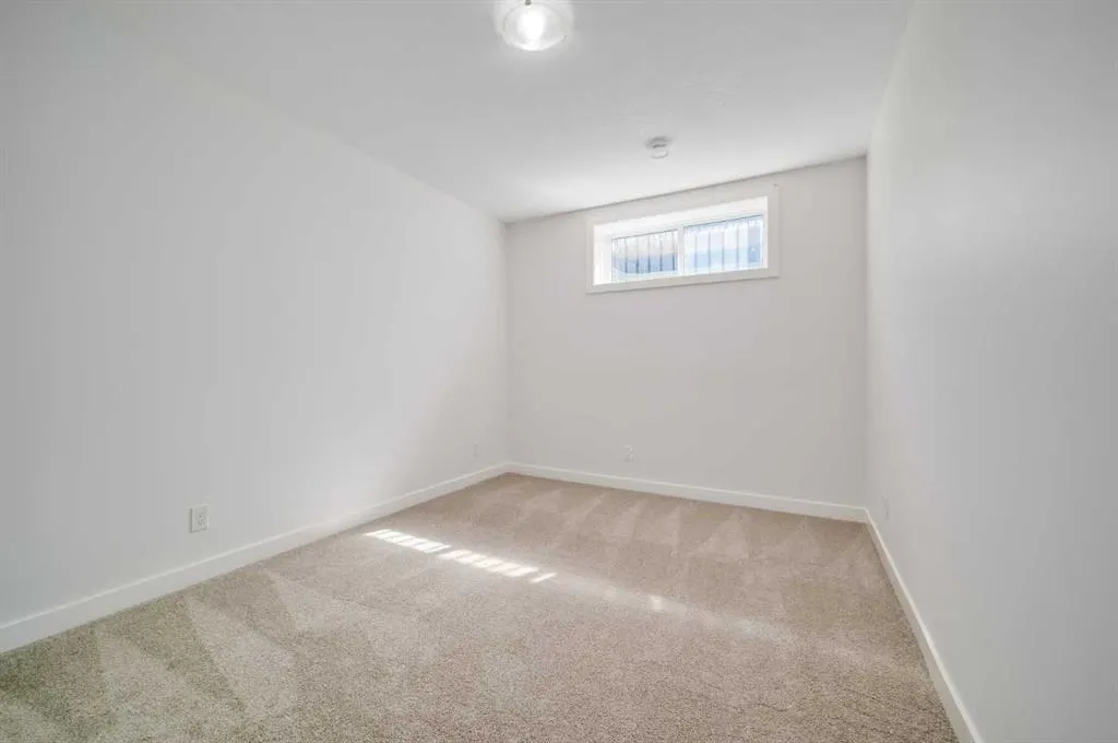180 Masters Crescent SE