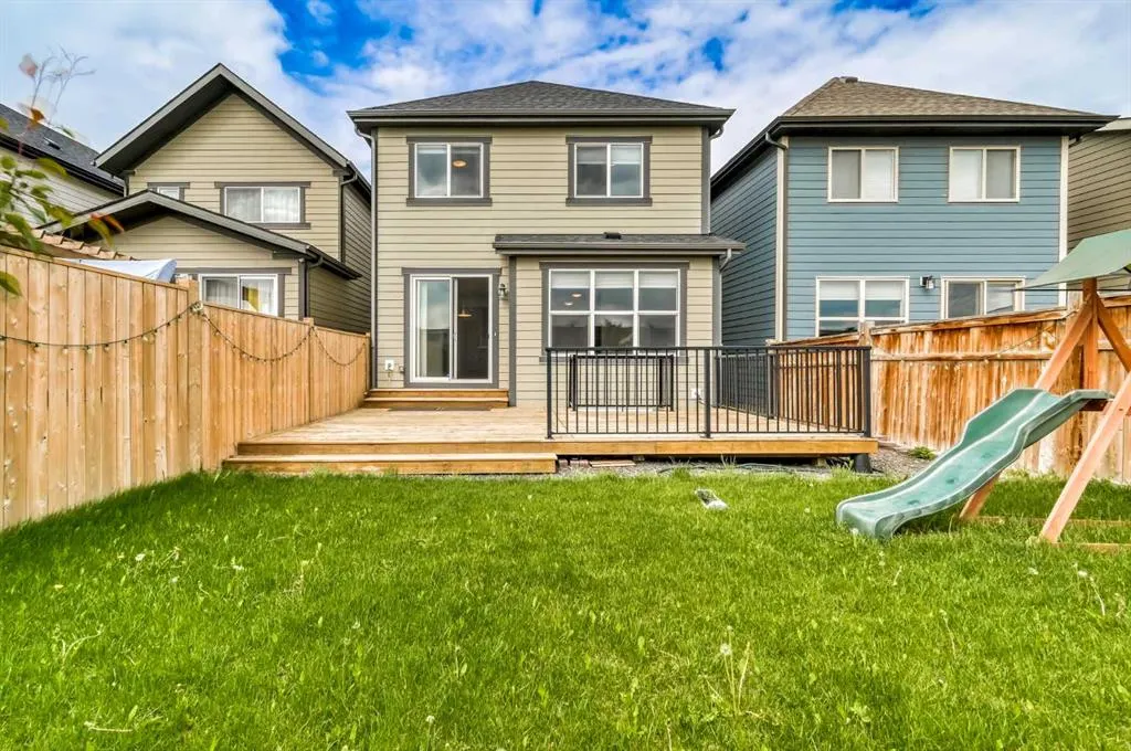 180 Masters Crescent SE