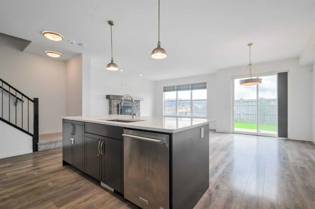 180 Masters Crescent SE