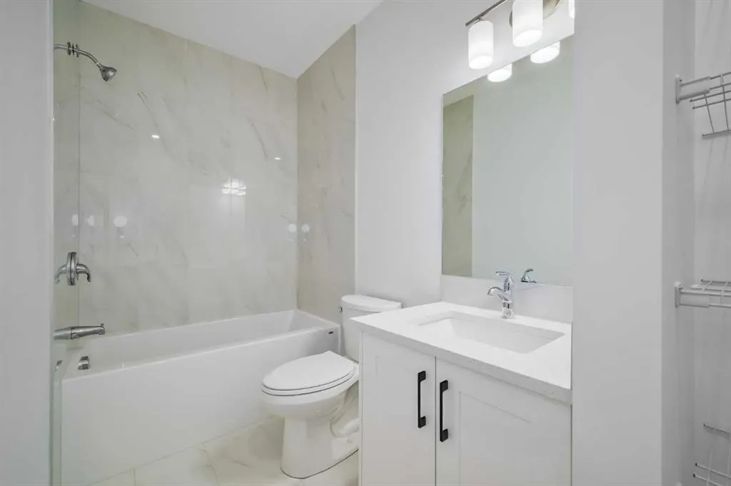 180 Masters Crescent SE
