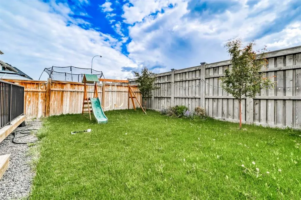 180 Masters Crescent SE