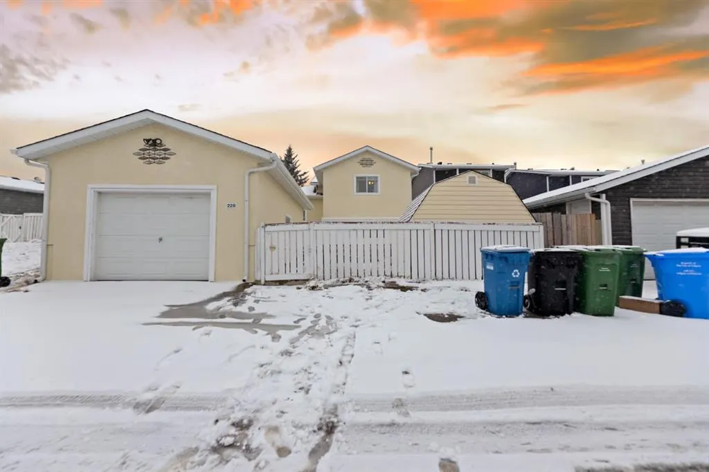 228 Taradale Close NE