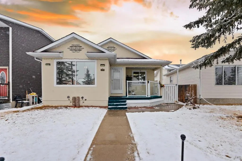 228 Taradale Close NE