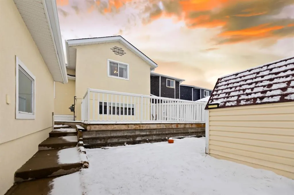 228 Taradale Close NE