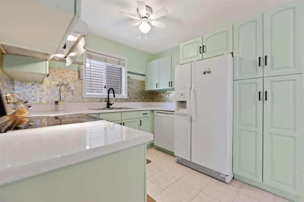 228 Taradale Close NE