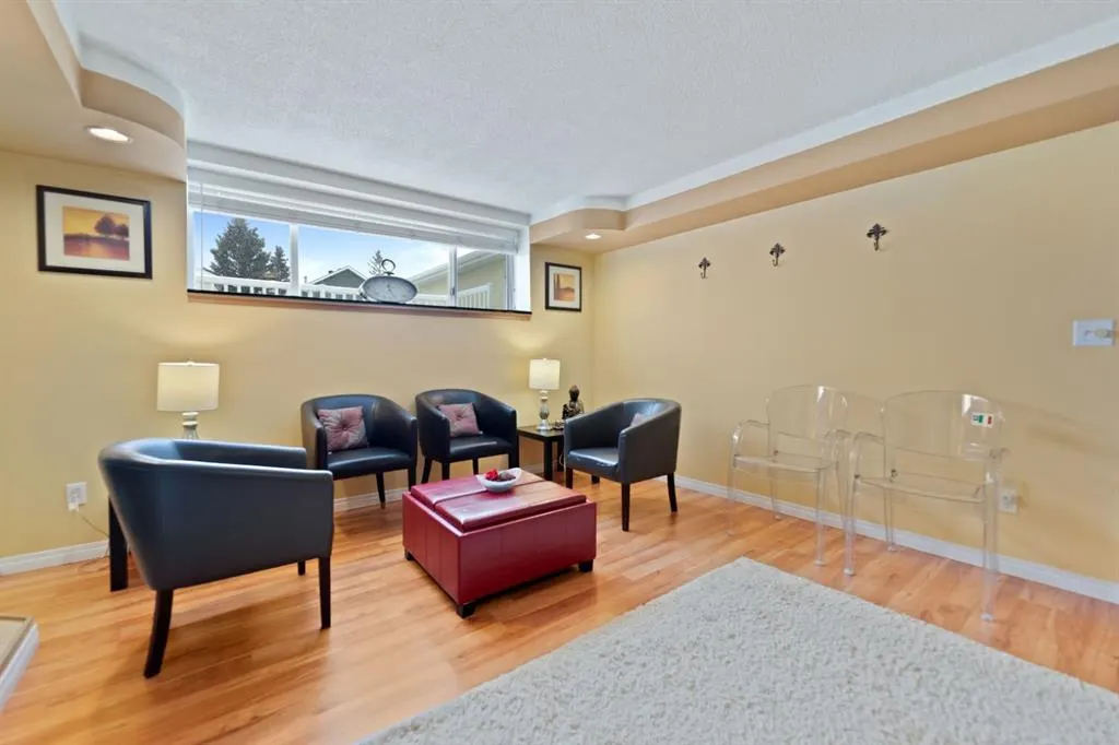 228 Taradale Close NE