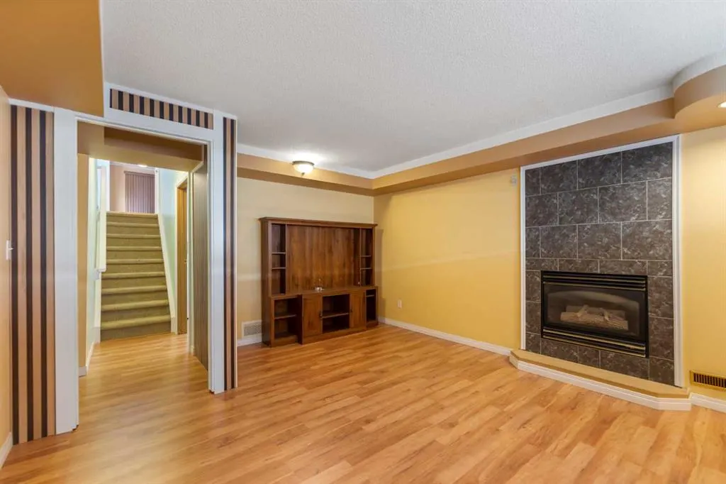 228 Taradale Close NE