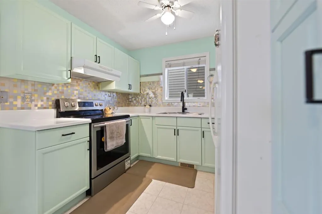 228 Taradale Close NE