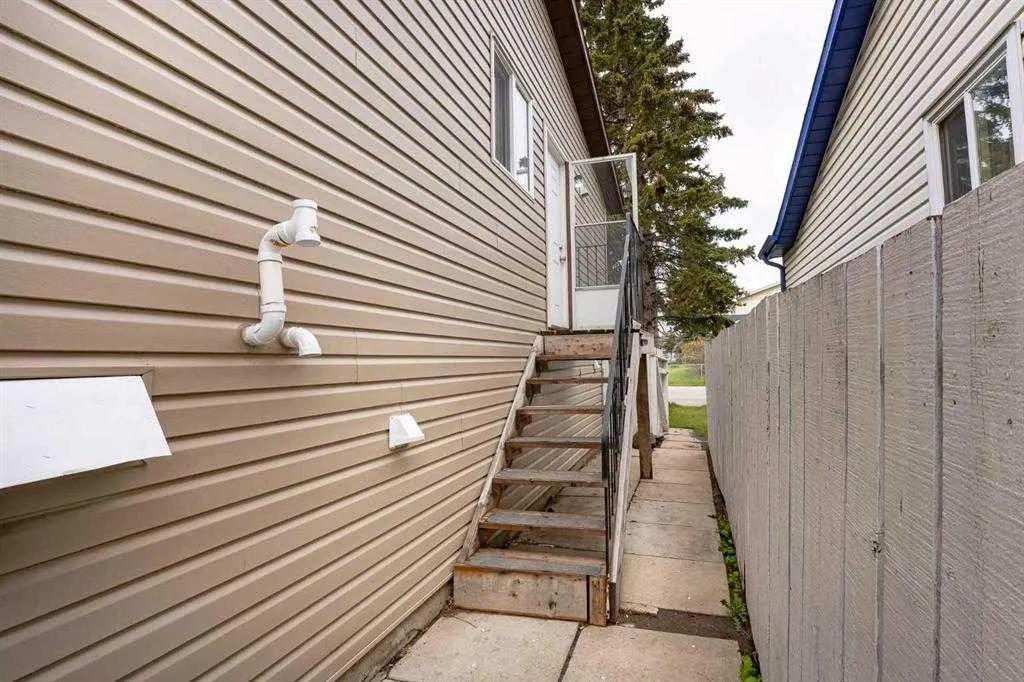 228 Taradale Close NE