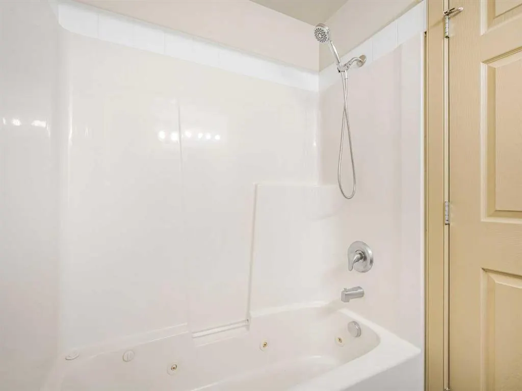 9939 109 NW, #1702