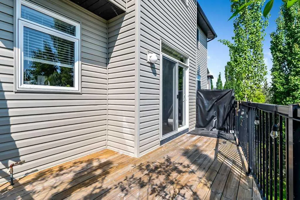 521 Westmount Close