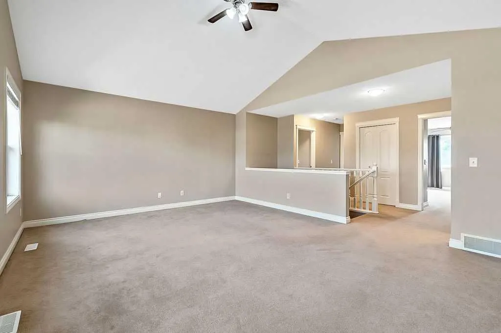 521 Westmount Close