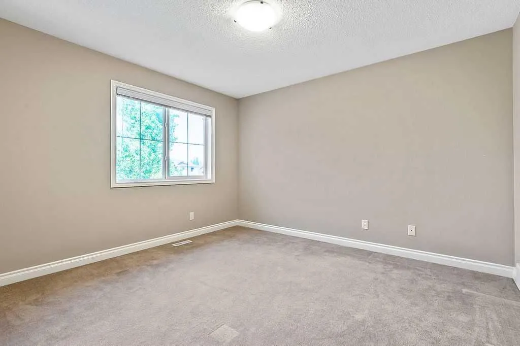 521 Westmount Close
