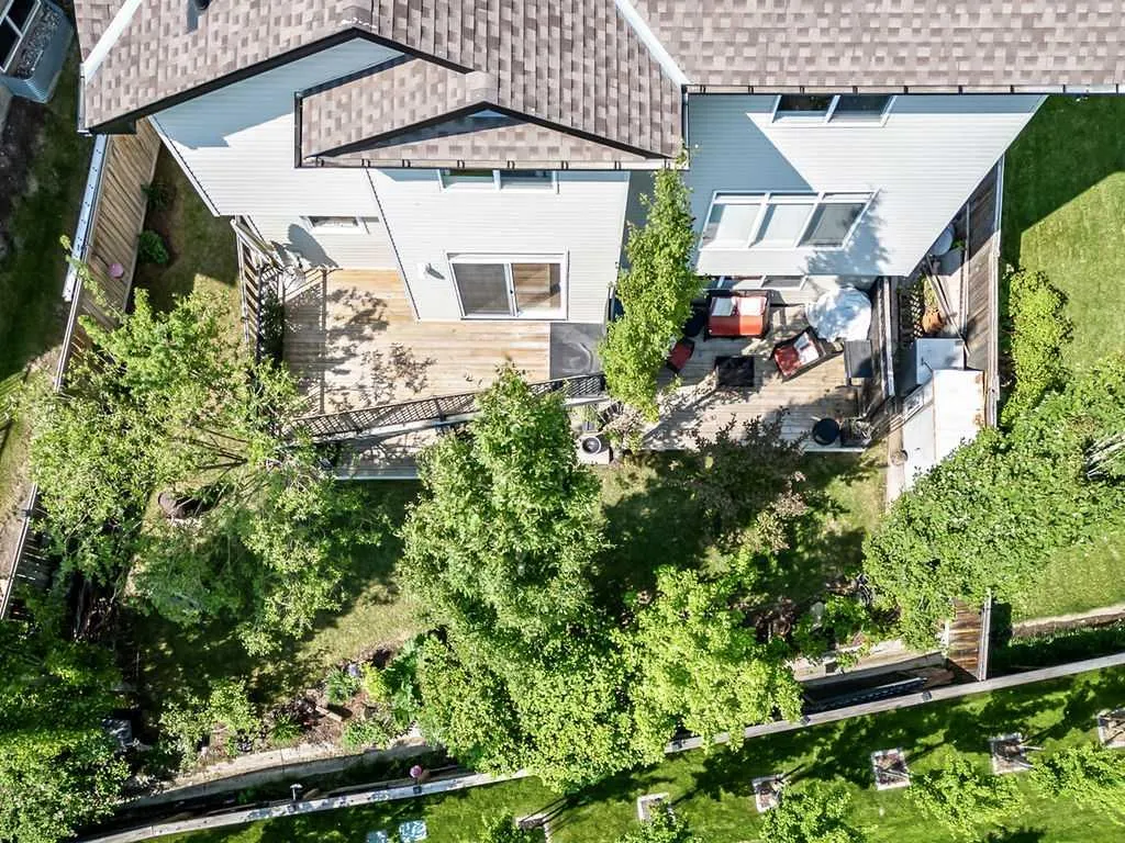 521 Westmount Close