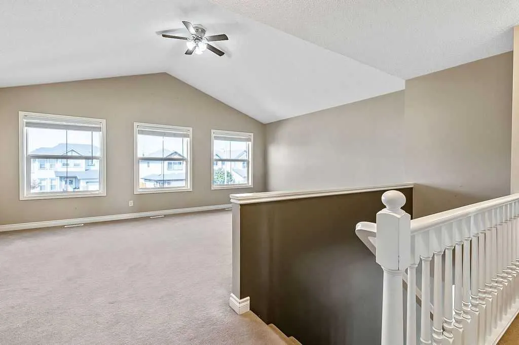 521 Westmount Close