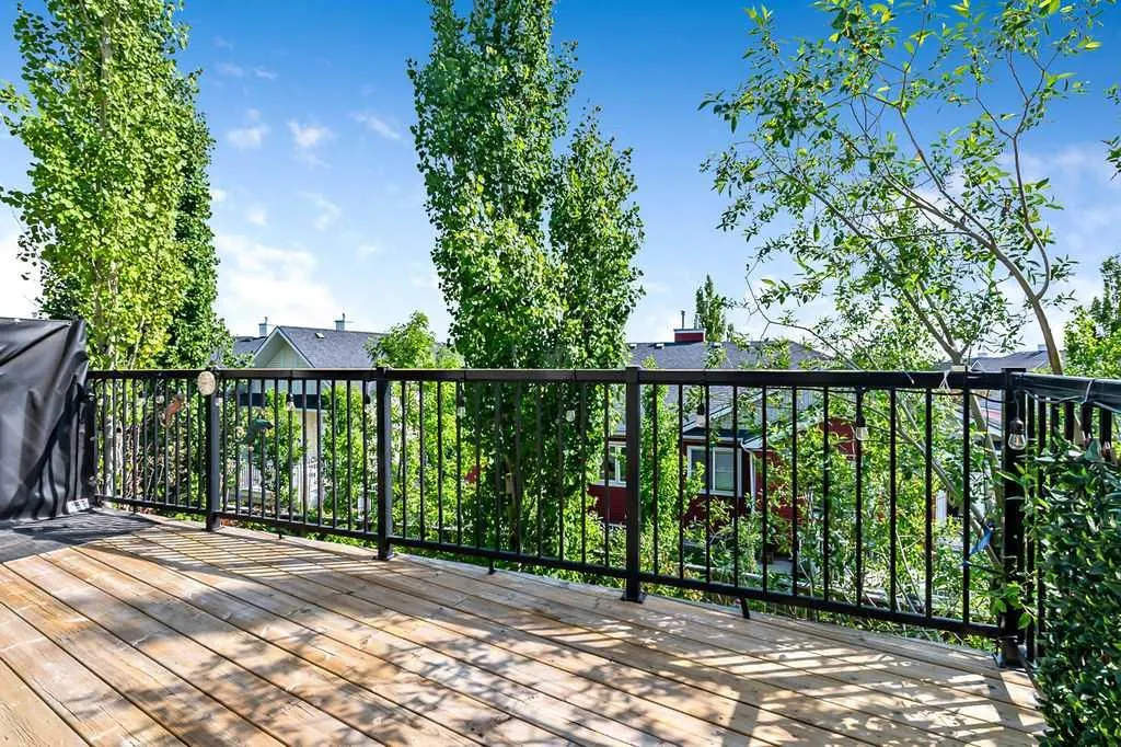 521 Westmount Close