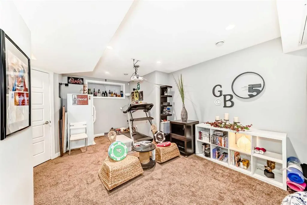 29 Redstone Common NE