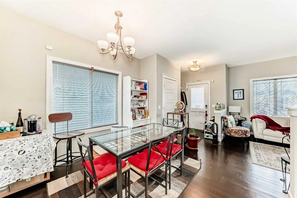 29 Redstone Common NE
