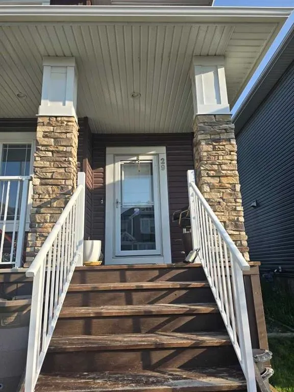29 Redstone Common NE