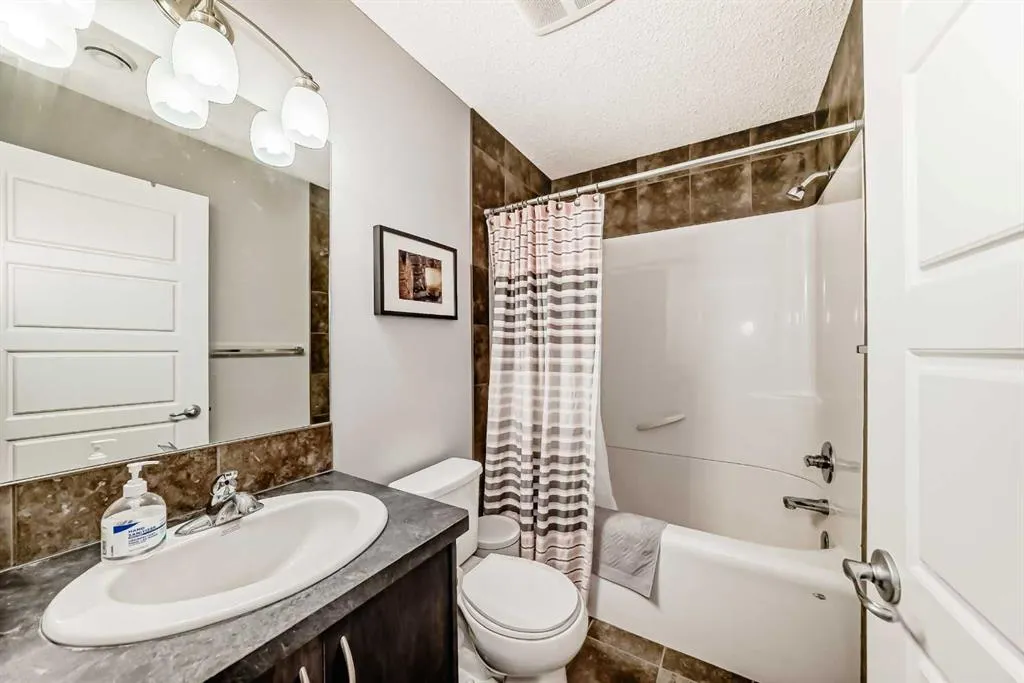29 Redstone Common NE