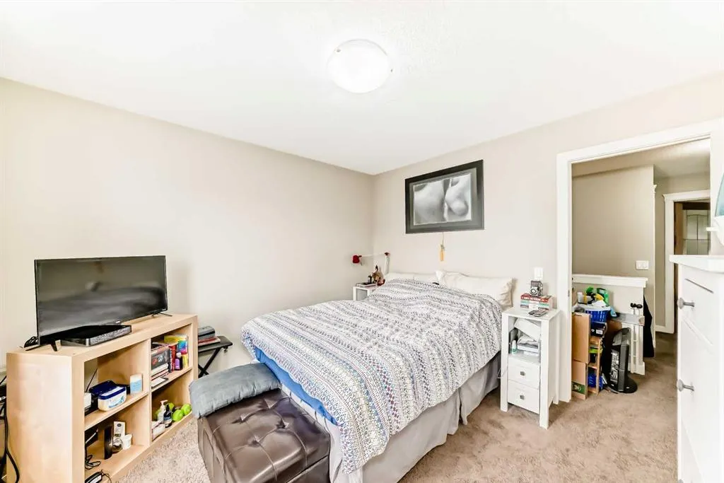 29 Redstone Common NE