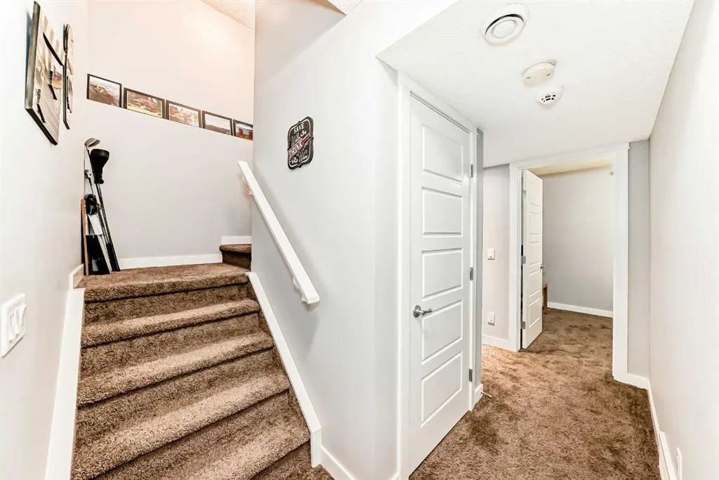 29 Redstone Common NE