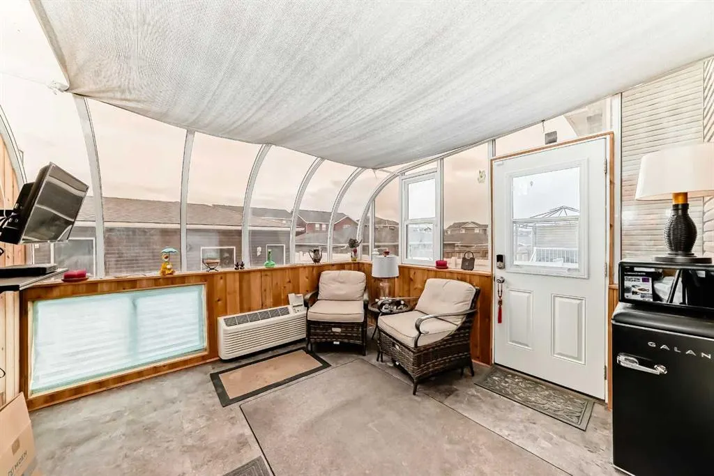 29 Redstone Common NE