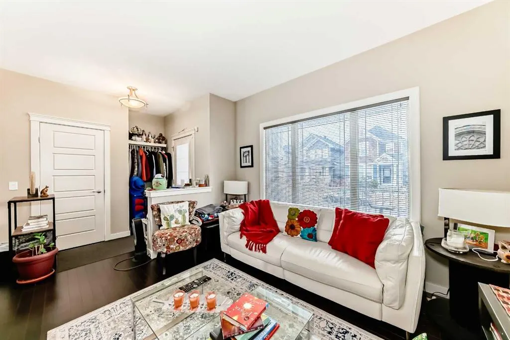 29 Redstone Common NE