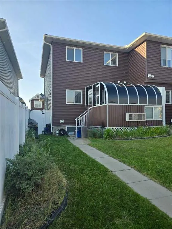 29 Redstone Common NE