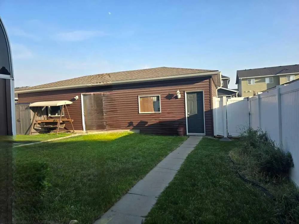 29 Redstone Common NE