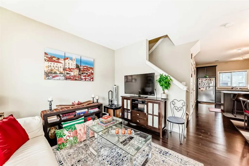 29 Redstone Common NE