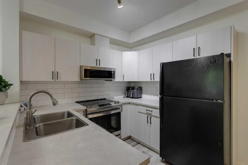 1000 15 Avenue SW, #105