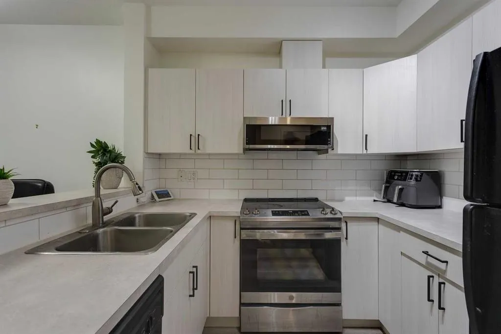 1000 15 Avenue SW, #105