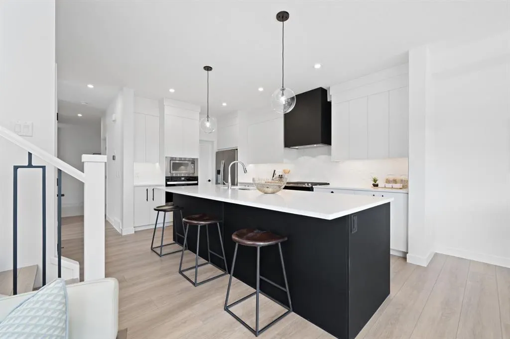 136 Carringvue Place NW